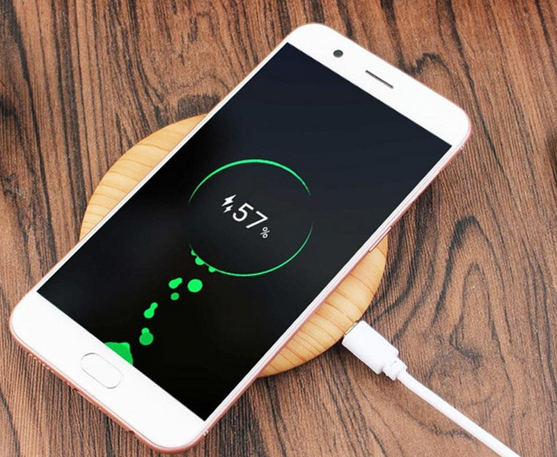 Qi Wooden Wireless Charging Pad.